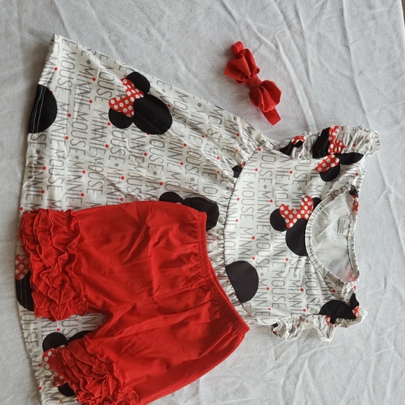 Red and black outfit - Picture 2 of 2